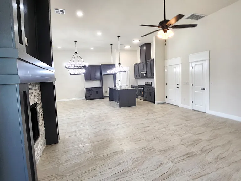 11624 NW 103rd St — Photo 12