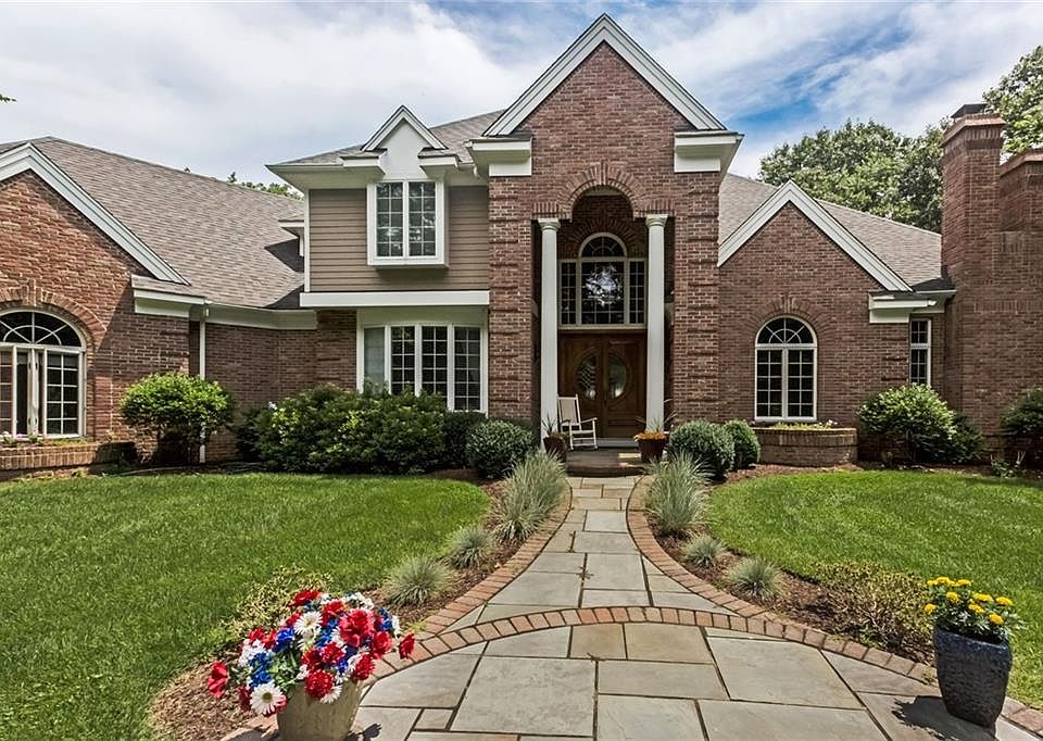 1st image of 85 Robert Frost Way