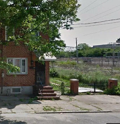 3 bed, 1250 sqft, $1,650 — Photo 1