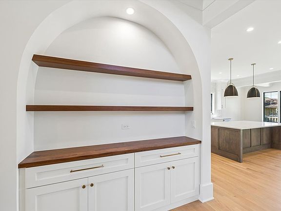5th image of 1404 S Ashland Ave