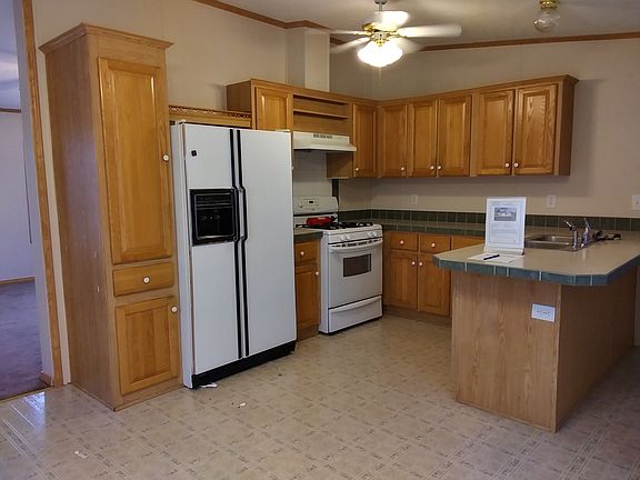 2nd image of 2076 Hickory Ln #135