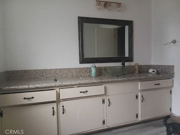 4th image of 18604 Ellis Dr
