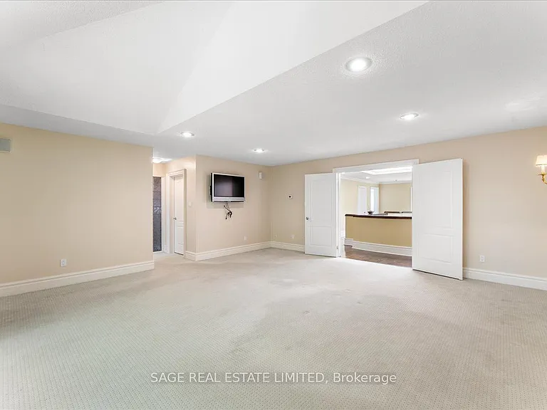 67 Agincourt Dr — Photo 35