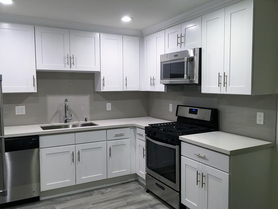 1st image of 33 E Louise St