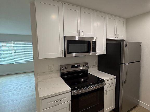 5th image of 4526 Illinois St APT 1C