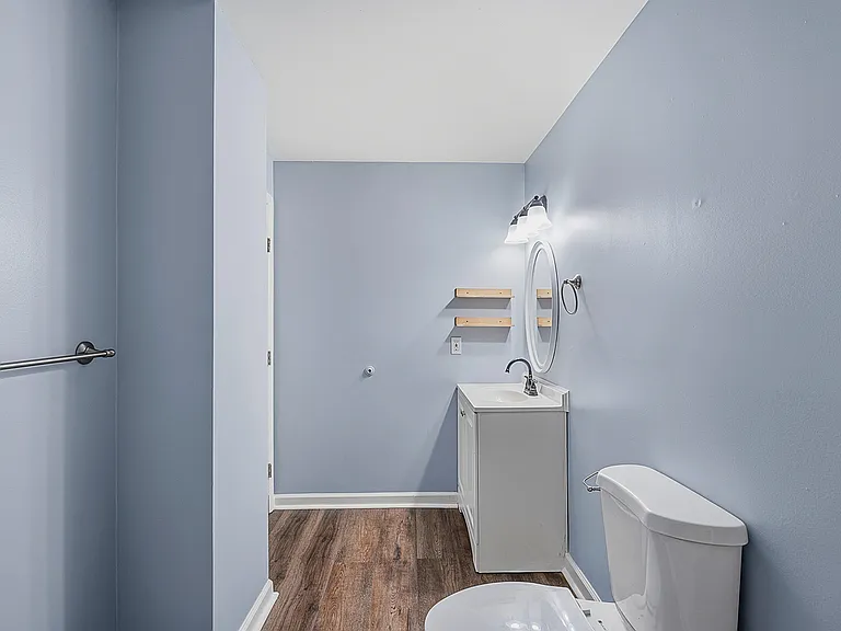 Parkway Apartments — Photo 18