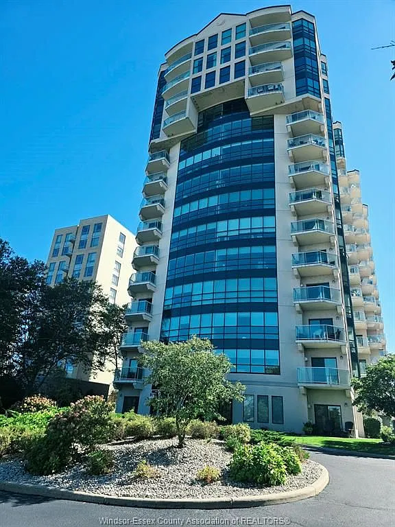 1 bed, $2,400 — Photo 1