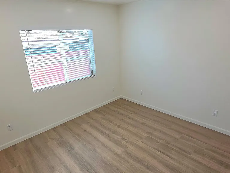 8836 Valencia St — Photo 17