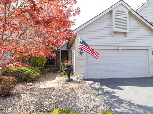 40 Wood Run Cmns, Rochester, NY 14612