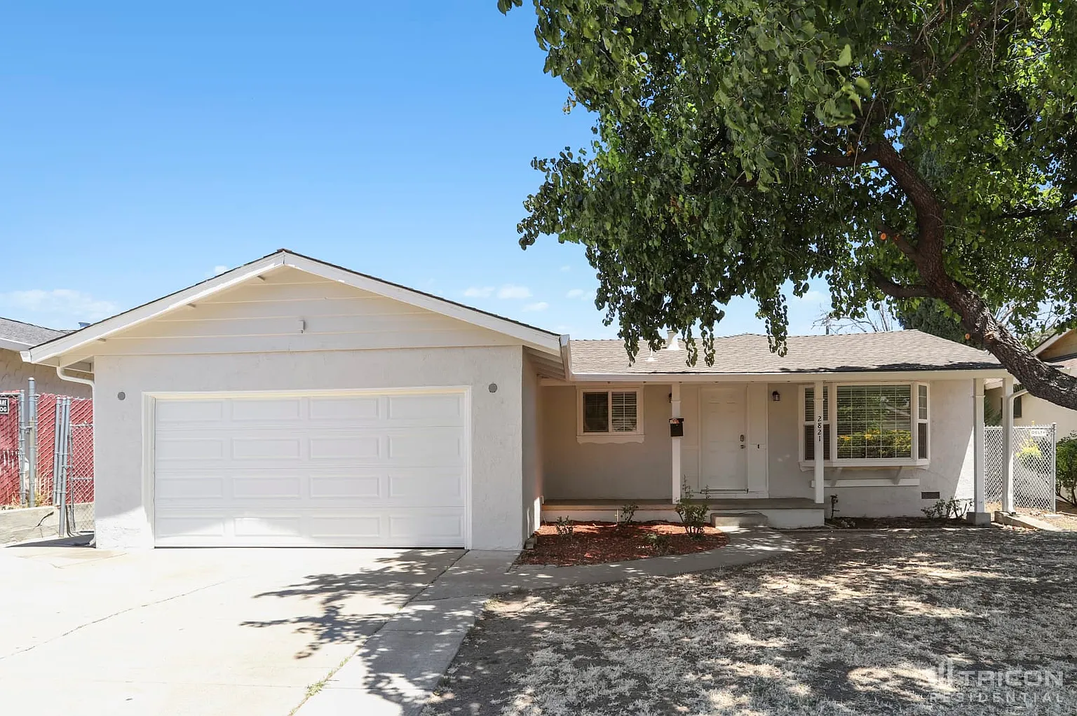 2821 Vista Way photo 1