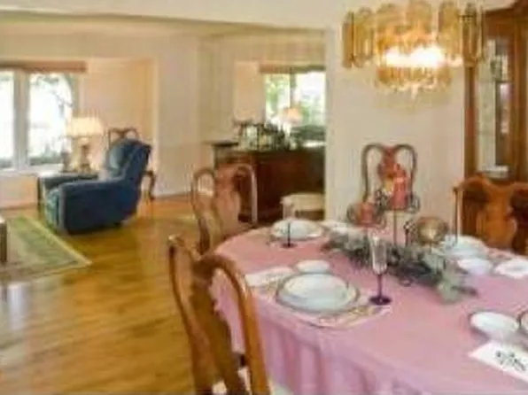 5 Twin Oaks Rd, Parsippany, NJ 07054