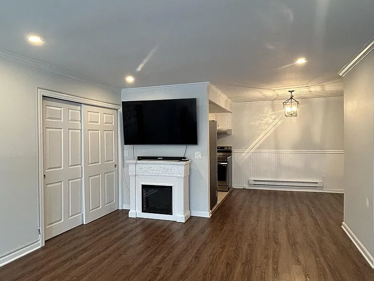1187 Ocean Ave #4 — Photo 2