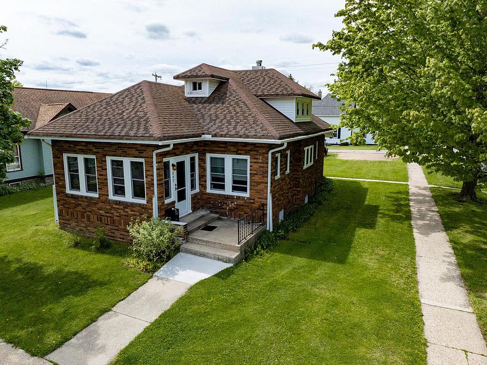 1st image of 647 Pine Avenue
