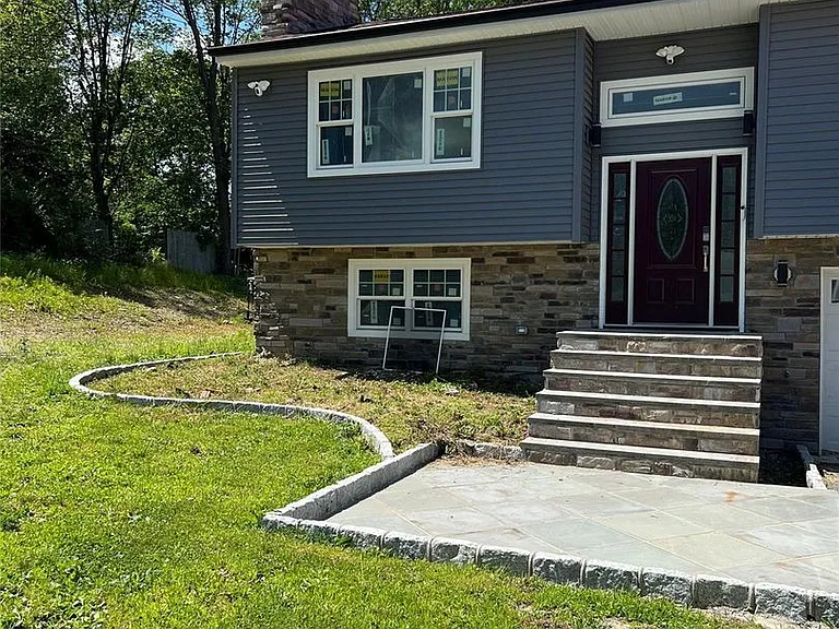 4 Glen Ct — Photo 2