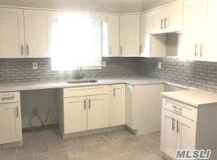 20 Beverly Pkwy, Freeport, NY 11520