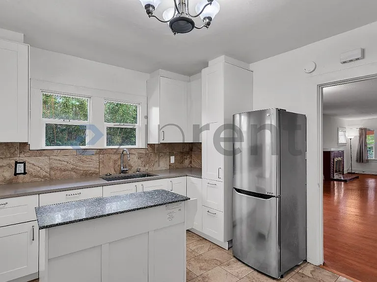 2145 Grant St — Photo 15