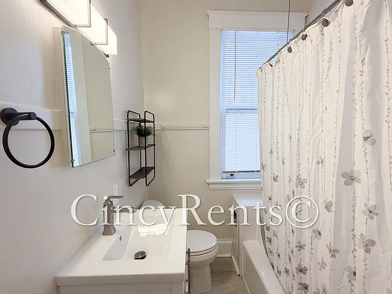 2800 Observatory Ave #2 — Photo 13