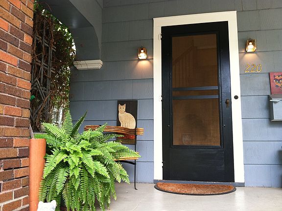 5th image of 220 Kenwood Ave