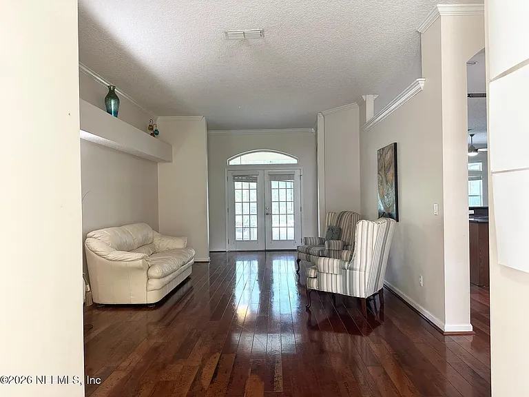 1932 Lyndhurst Dr — Photo 4