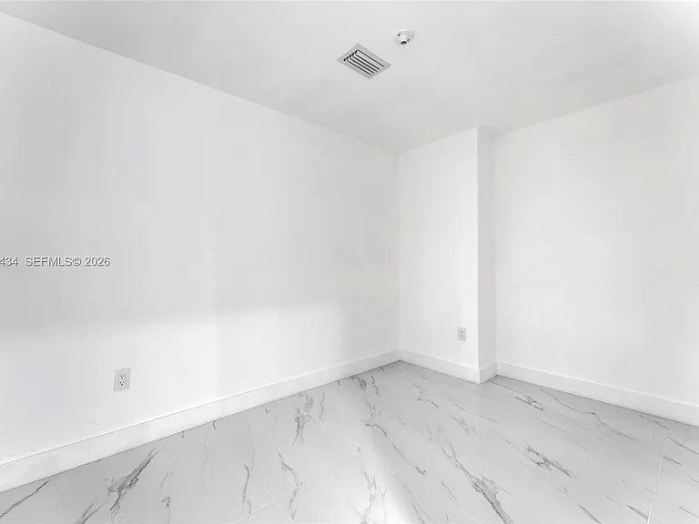 700 NE 24th St #3806 — Photo 27