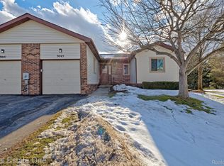 9045 E Bluewater Dr, Clarkston, MI 48348