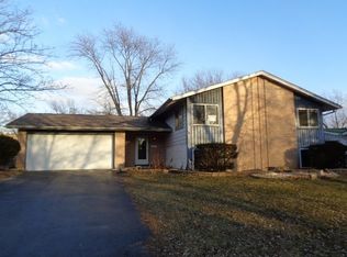 6121 Jackson Ct, Woodridge, IL