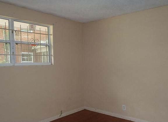 5th image of 1249 W 12th St