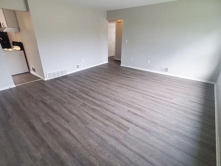 8109-8111 W Villard Ave. (Duplex) — Photo 7