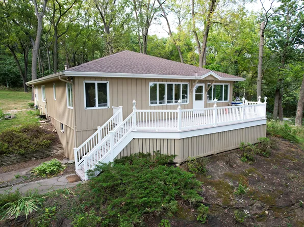 W281N3405 Taylors Woods Rd, Pewaukee, WI 53072