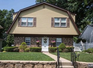 34 Pelham Pl, Bergenfield, NJ 07621