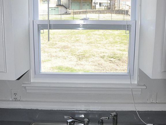 3rd image of 782 Garrison Dr