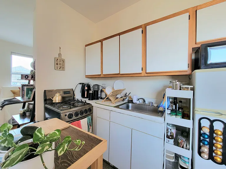 124 E 4th St #21 — Photo 6