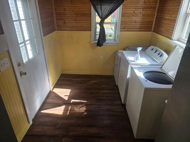 416 Webster Ave — Photo 12