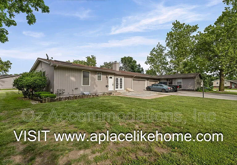 13909 Falkirk Cir — Photo 2