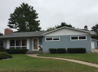313 N 3rd St, La Crescent, MN 55947
