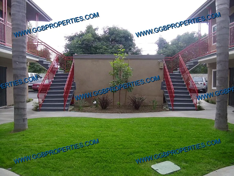 8160-8168 Orangewood Ave — Photo 7