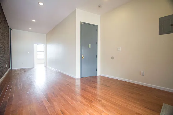 Rented by Nooklyn NYC LLC | media 9