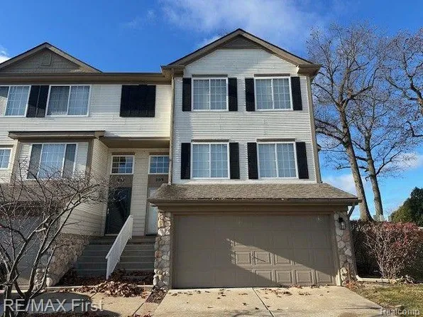 209 Oak Ridge Dr, Pontiac, MI 48341