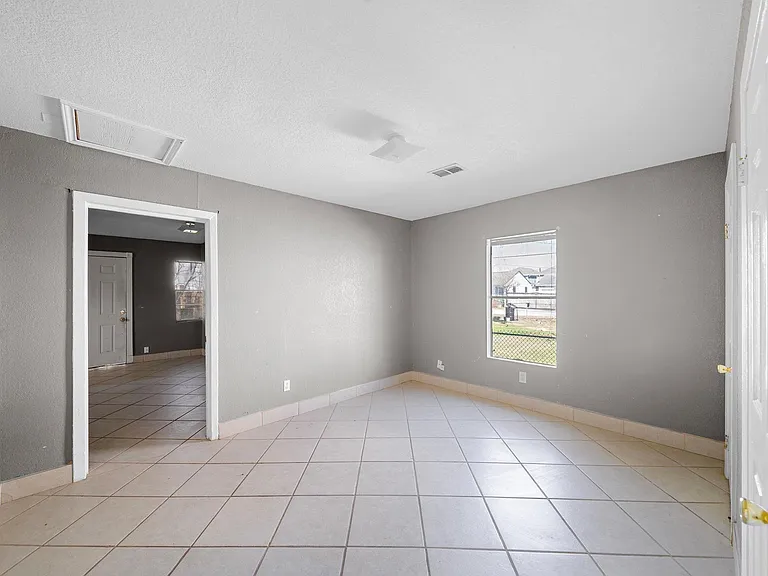 128 Kress St — Photo 7
