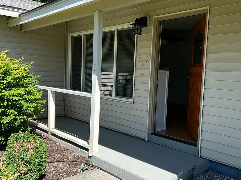 770 W Highland Ave — Photo 4