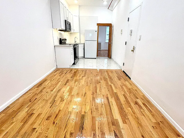 195 Calyer St #4 — Photo 2
