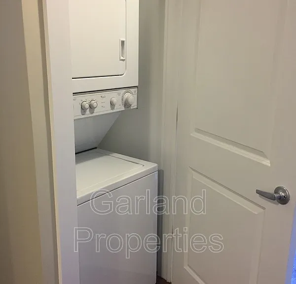 425 Campbell Ave SW #106 — Photo 1