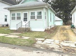 300 N Powell Ave, Freeport, IL 61032