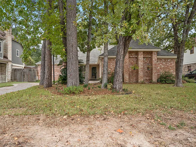 38 Devonshire Dr — Photo 3
