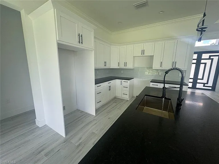 308 Golden Gate Blvd E — Photo 19