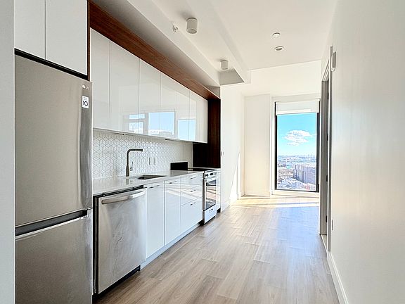 5th image of 228 E 135th St APT 2106