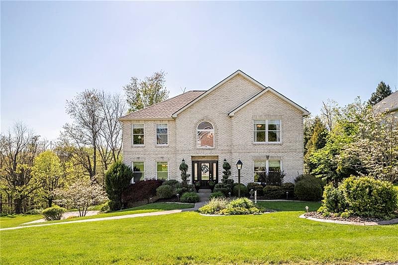 1st image of 270 Tiffany Dr