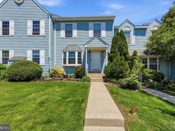 552 Heather Ln, Upper Chichester, PA 19014