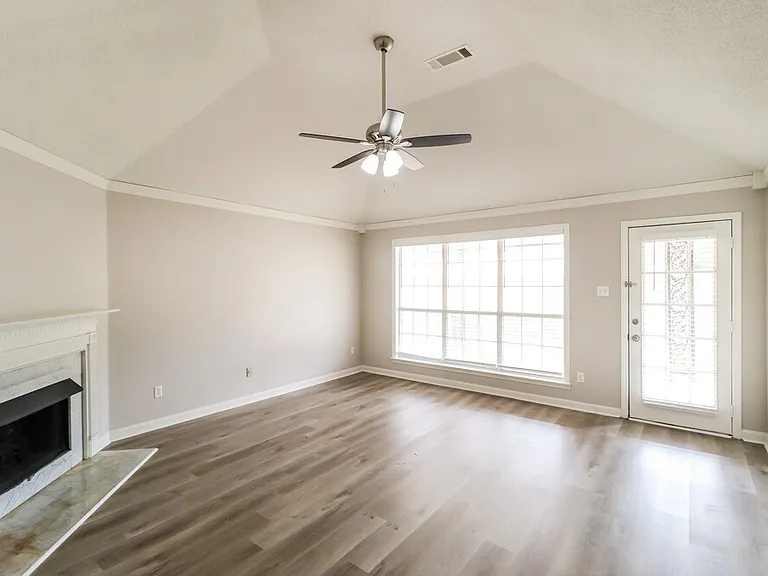 10029 Woodland Grove Dr — Photo 4