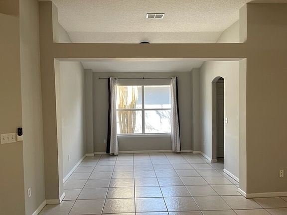 3rd image of 192 Hawthorn Hedge Ln